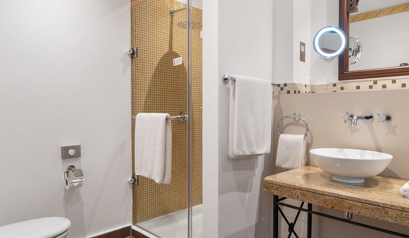 Family Room Pool View(3)